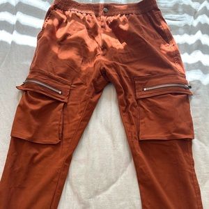 Men’s burnt orange cargo pants